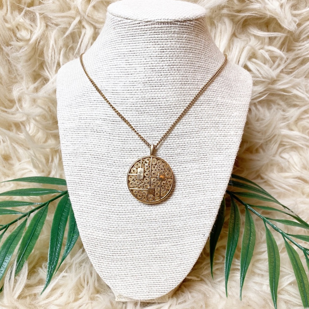 Vintage Sarah Coventry Gold Circle Necklace